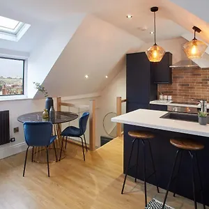 Host & - Burns Yard Apartment